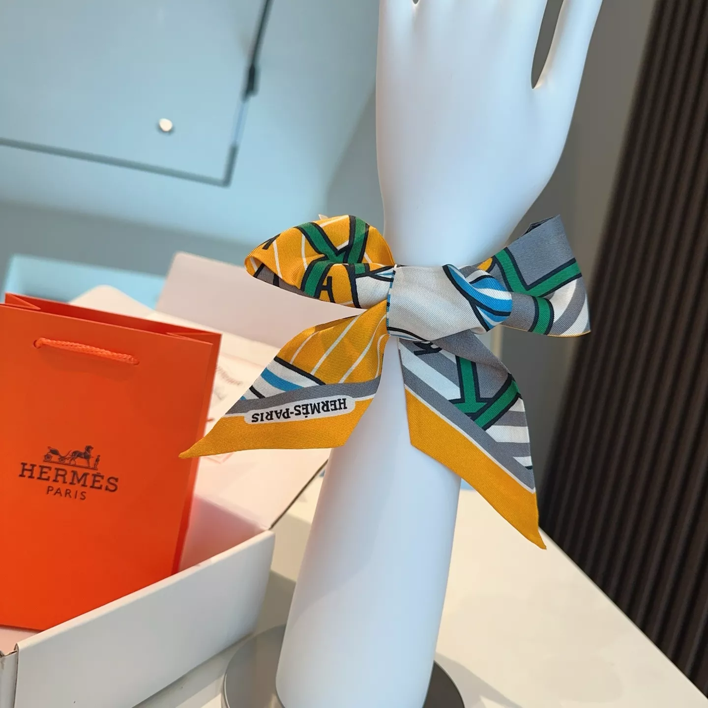 Flexible 7349 Hermes Silk Scarf