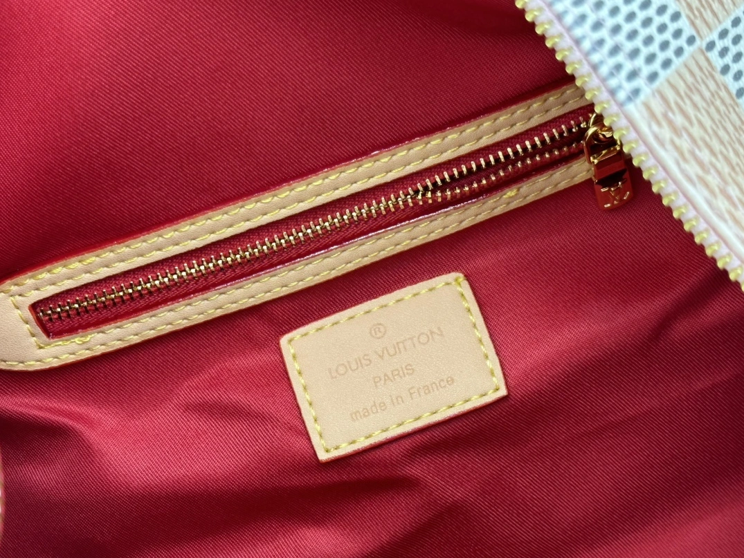 Functional 2549 Louis Vuitton Travel Bags For Women - Image 7