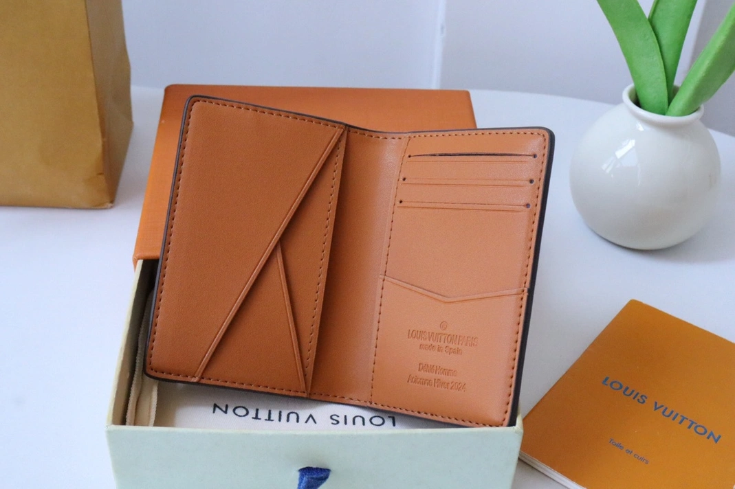 Functional 3242 Louis Vuitton LV Card Case - Image 8