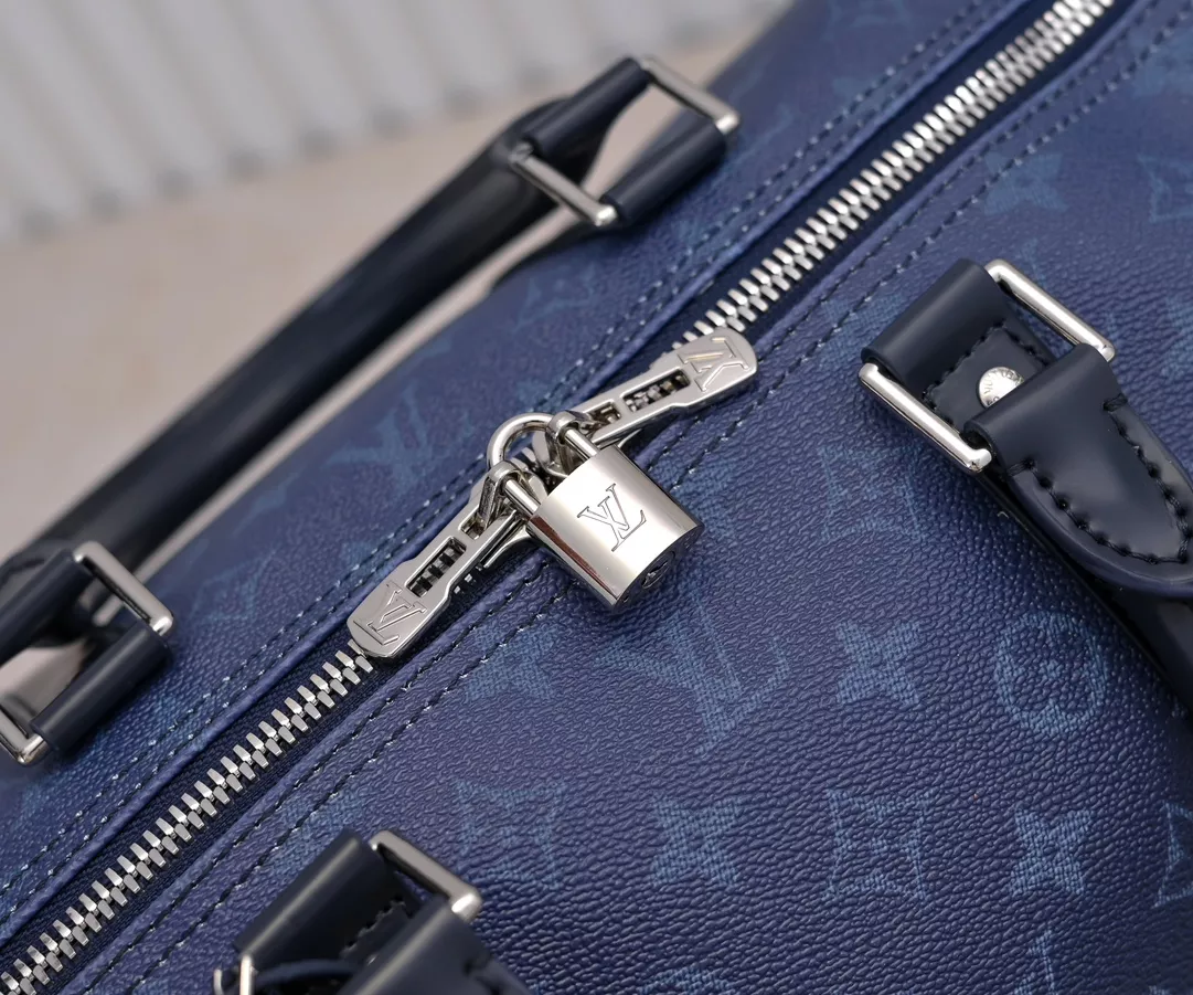 GoAnywhere 4939 Louis Vuitton Travel Bags - Image 4