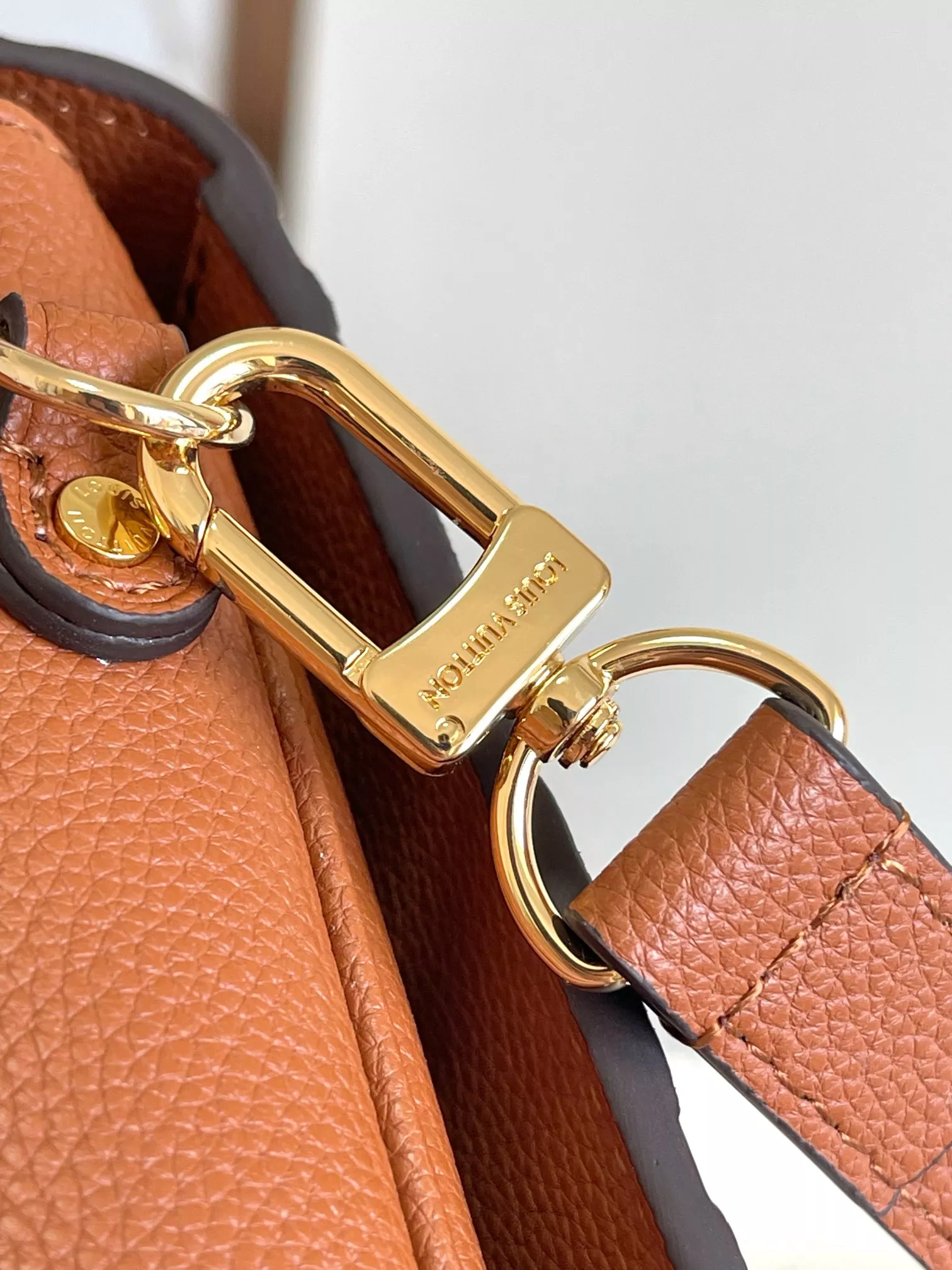 GoAnywhere 7028 Louis Vuitton AAA Quality Messenger Bags For Women - Image 6