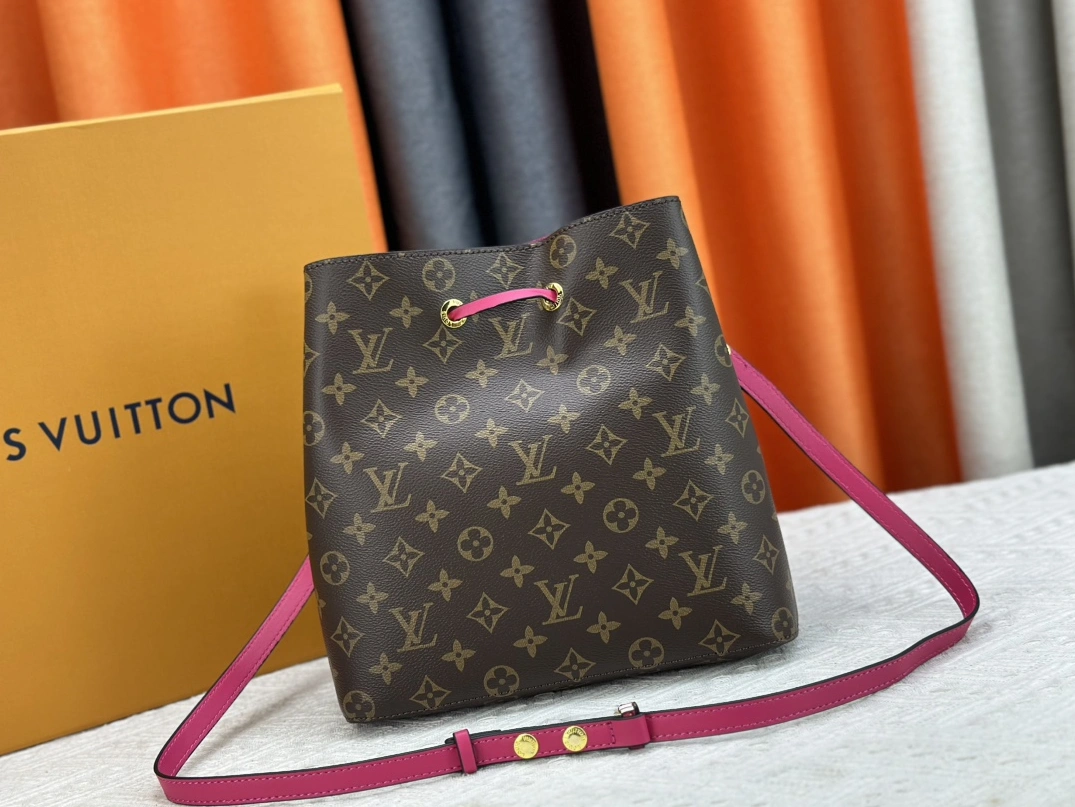 GoodFit 2950 Louis Vuitton AAA Quality Messenger Bags For Women - Image 3