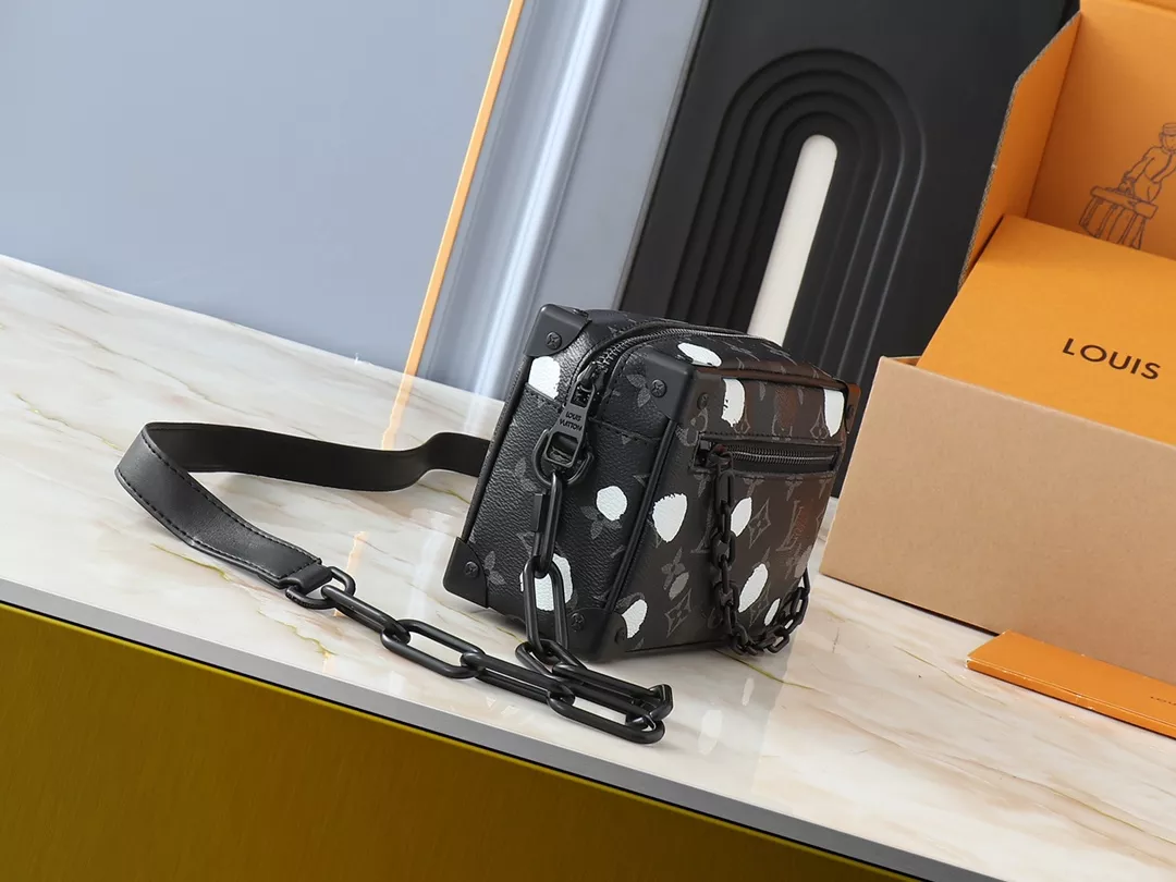 GoodFit 4006 Louis Vuitton AAA Quality Messenger Bags For Unisex