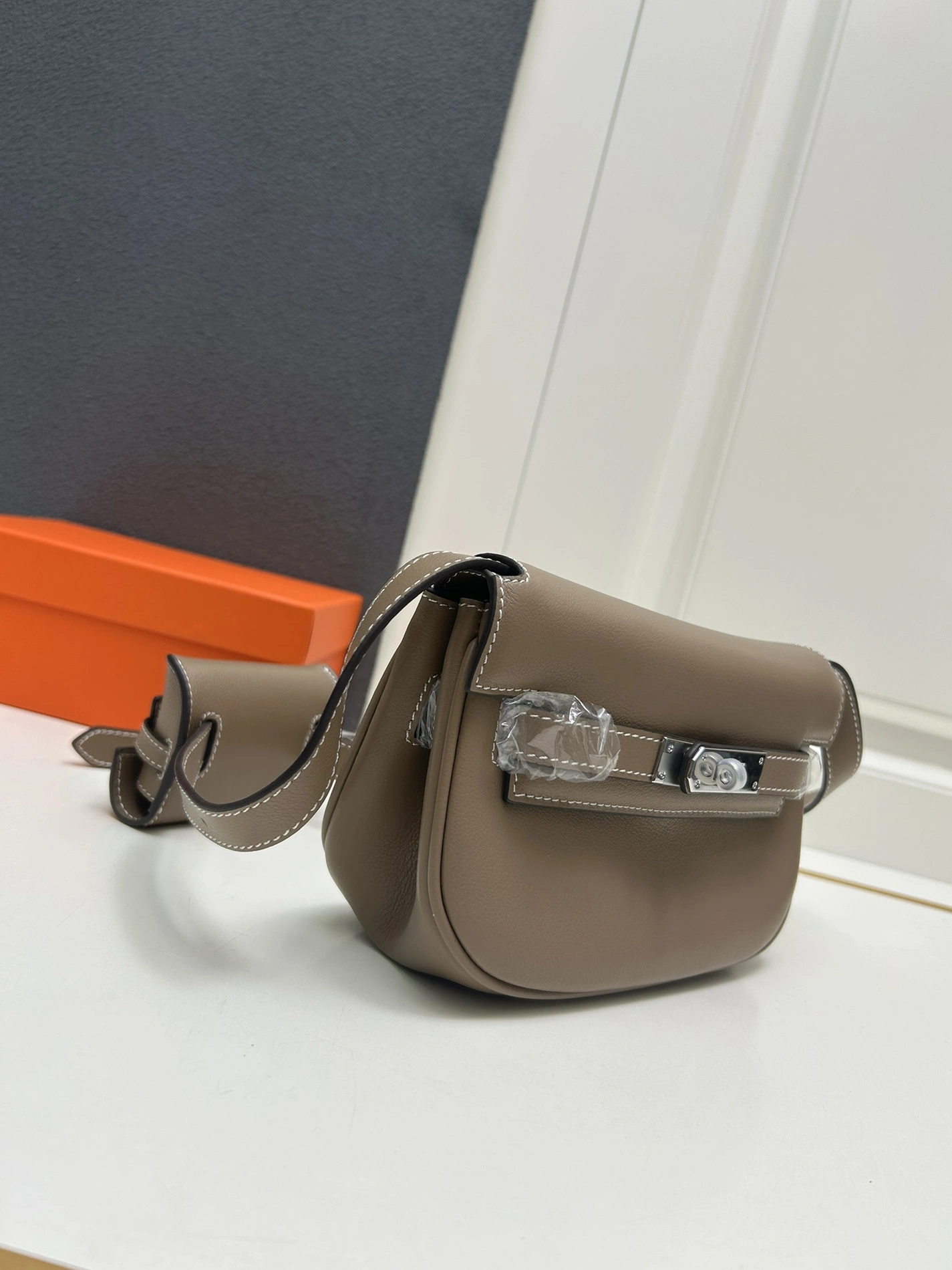 Hermes AAA Quality Belt Bags For Women Refined 5298 - Image 3