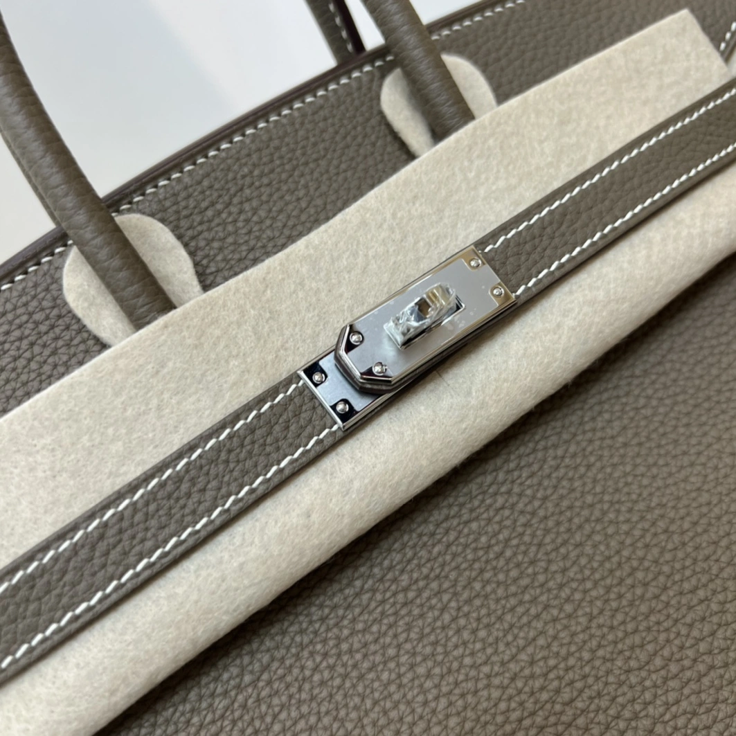 Hermes AAA Quality Handbags For Women Vibrant 7452 - Image 4