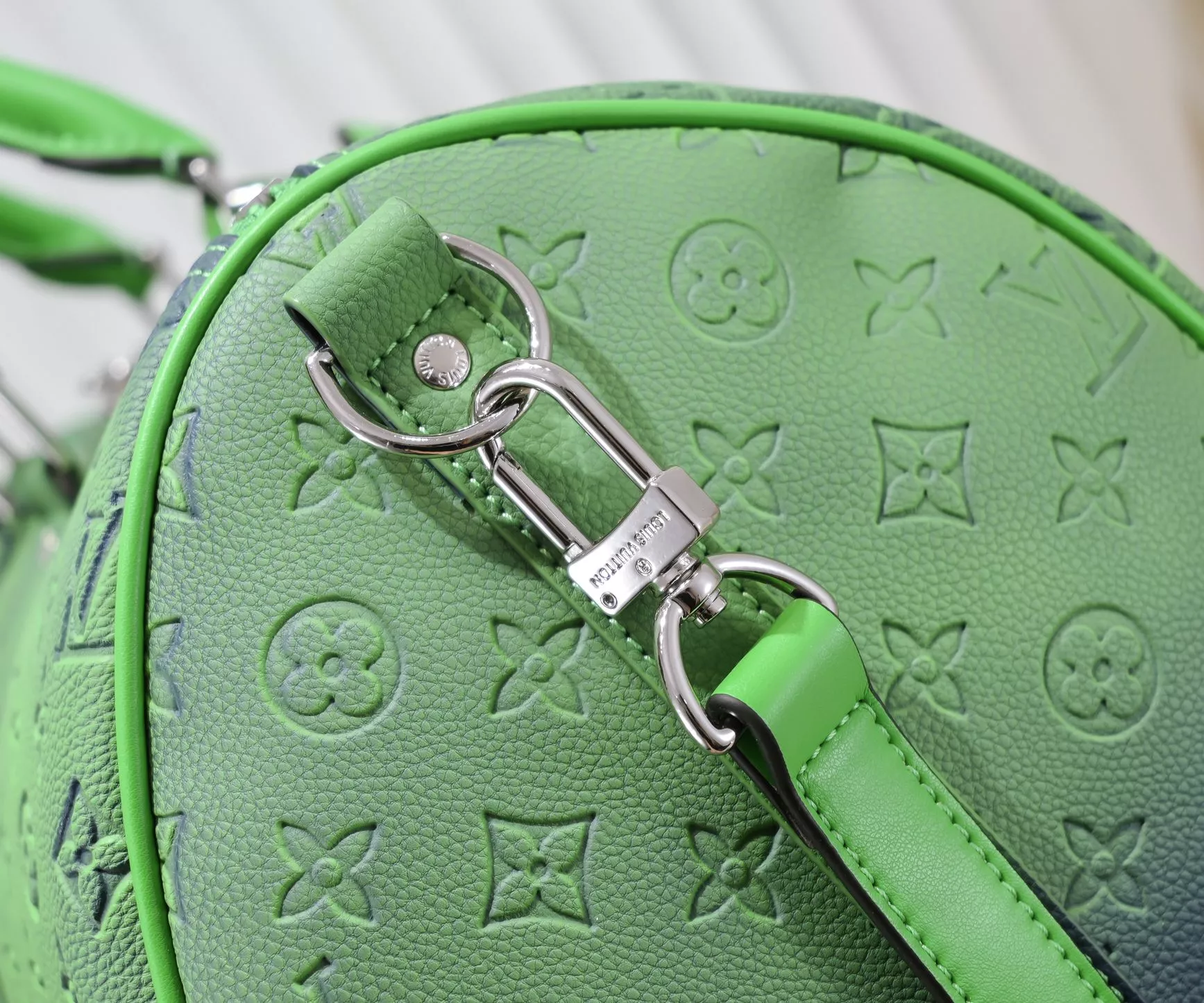 Lightweight 1018 Louis Vuitton Travel Bags - Image 4