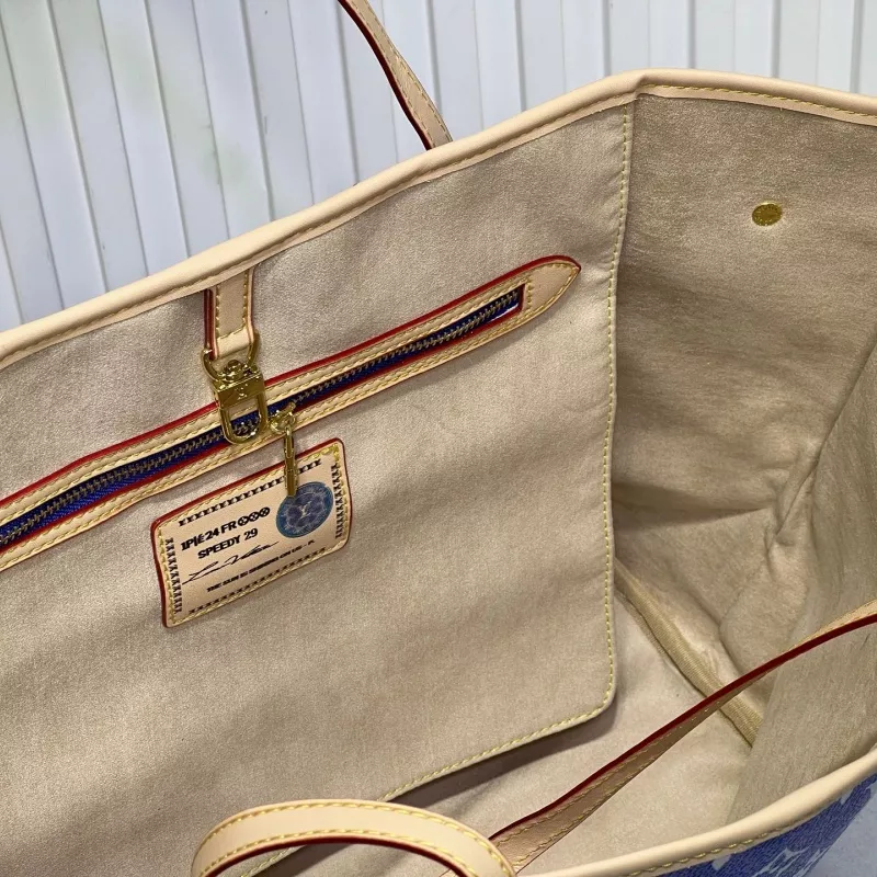 Lightweight 1371 Louis Vuitton AAA Quality Shoulder Bags For Women - Image 7