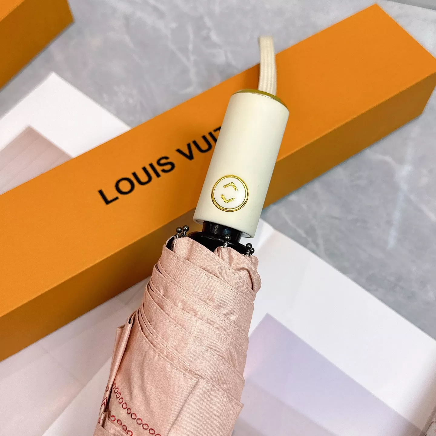 Lightweight 914 Louis Vuitton Umbrellas - Image 3