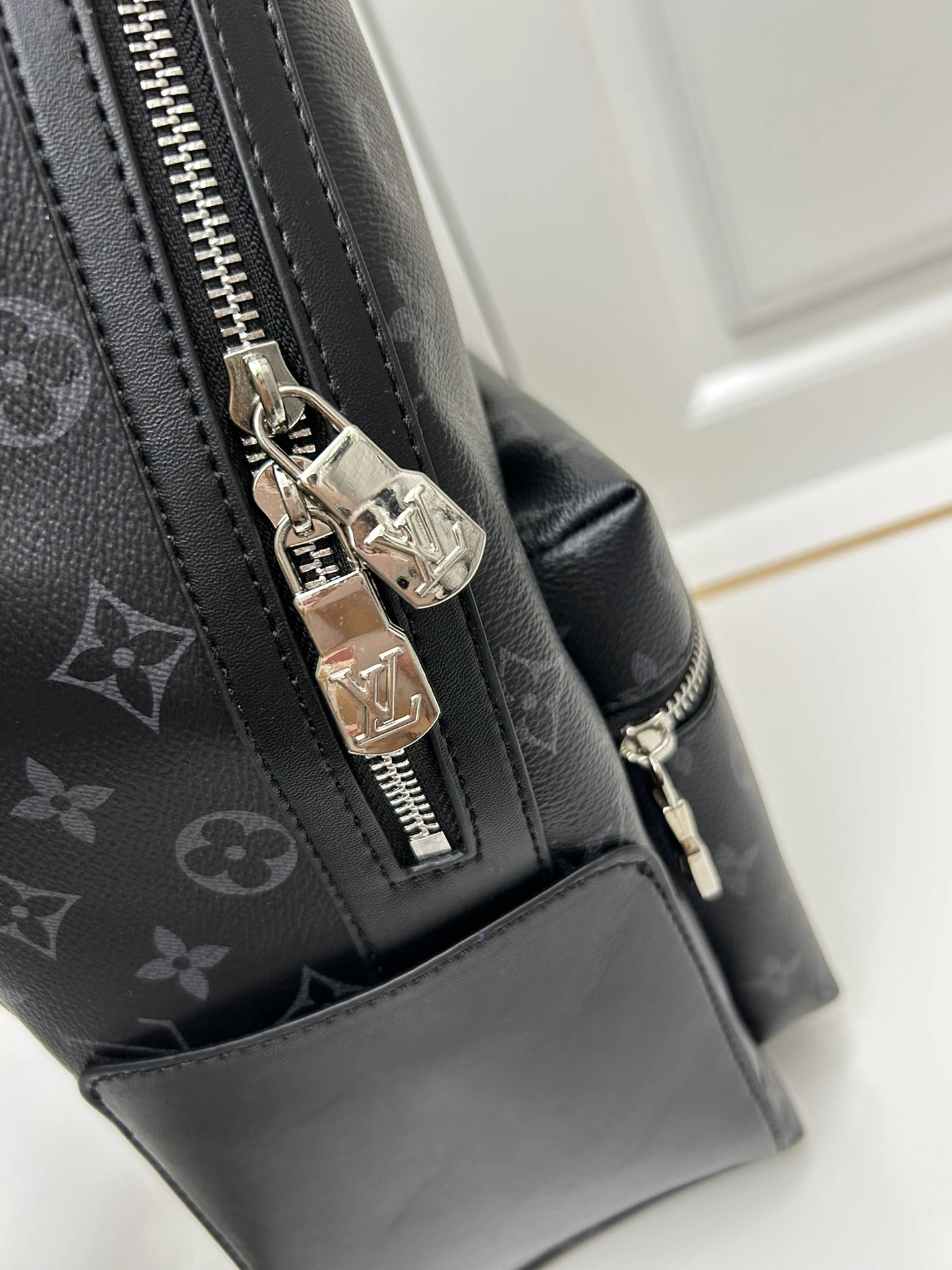 Louis Vuitton AAA Quality Backpacks For Unisex Breathable 8482 - Image 5