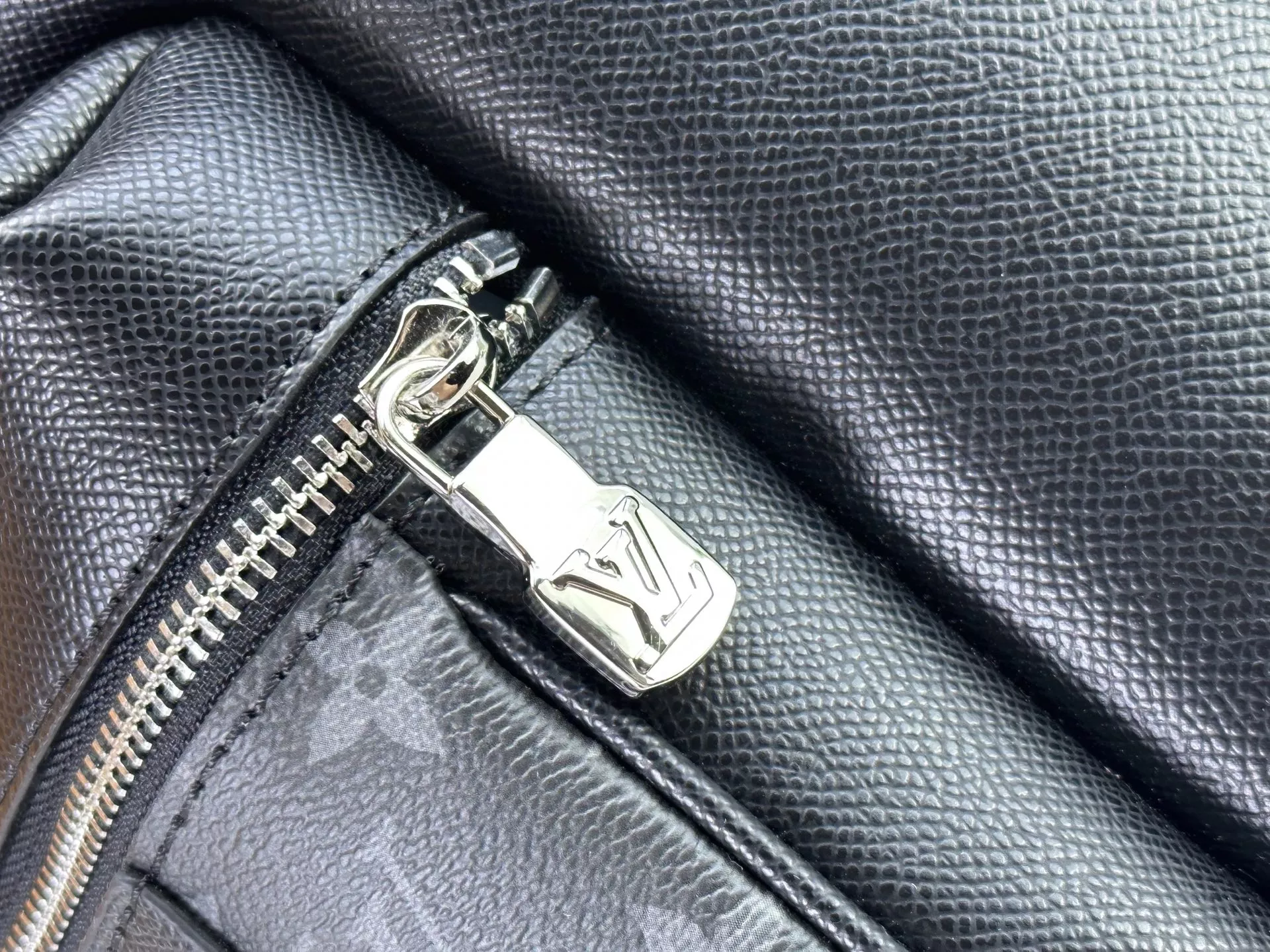 Louis Vuitton AAA Quality Backpacks For Unisex Comfortable 8089 - Image 7