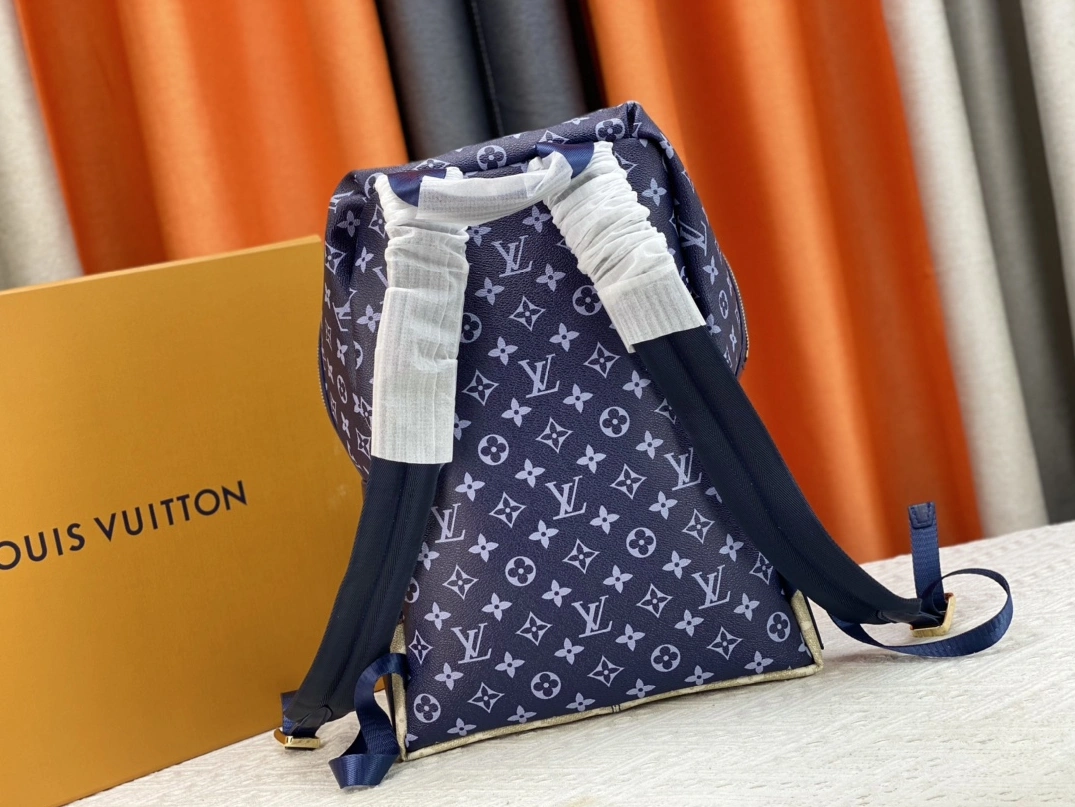Louis Vuitton AAA Quality Backpacks For Unisex Trendsetting 1271 - Image 4