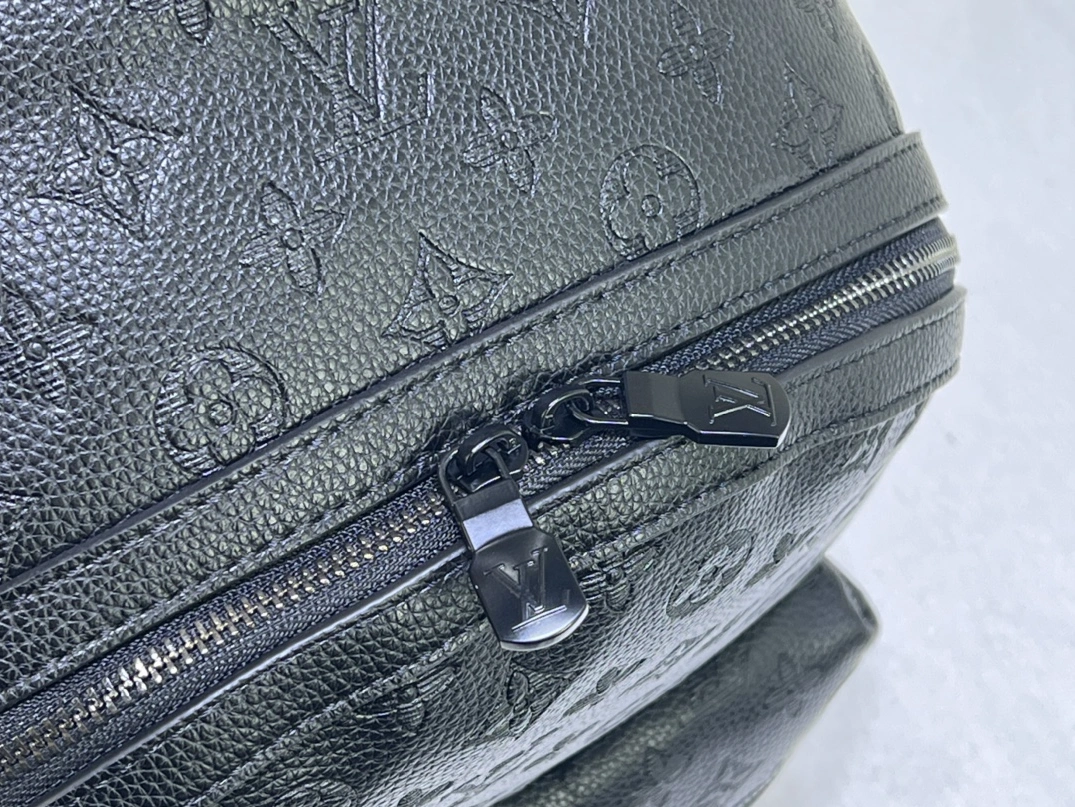 Louis Vuitton AAA Quality Backpacks For Unisex Unique 3017 - Image 3
