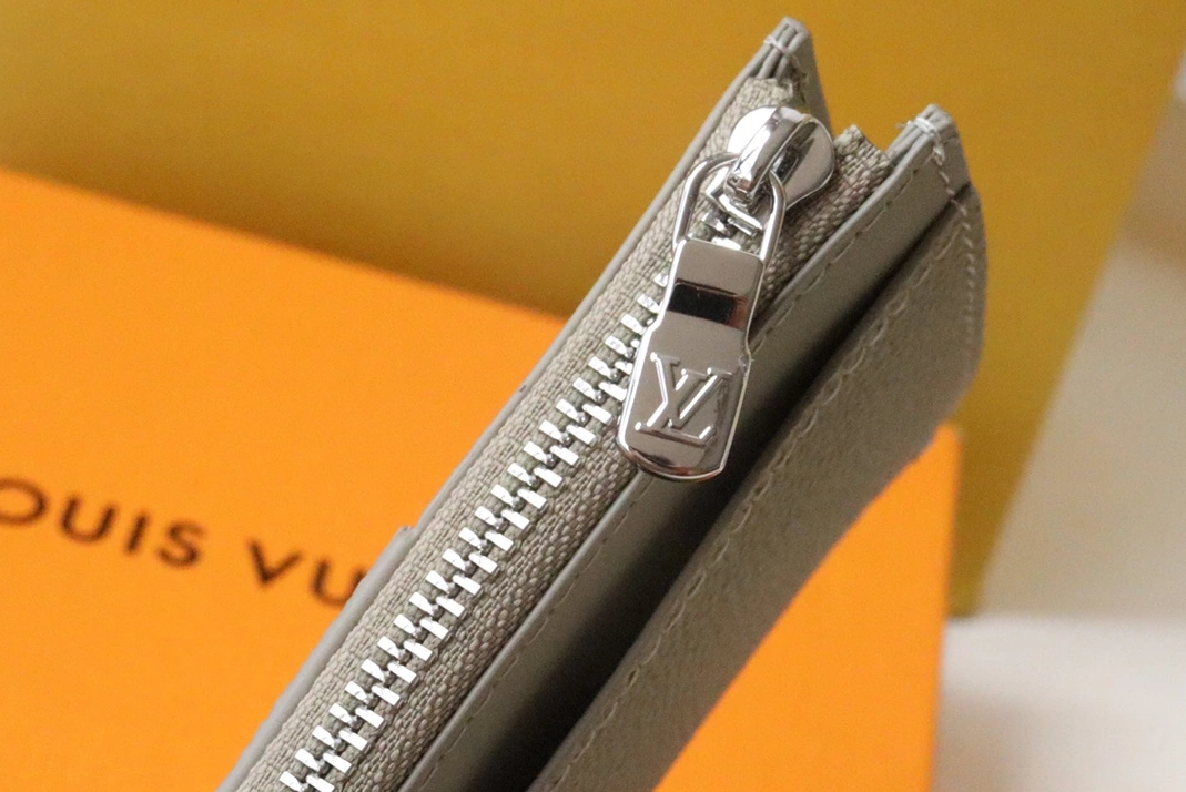 Louis Vuitton AAA Quality Card Case AllSeason 6581 - Image 5