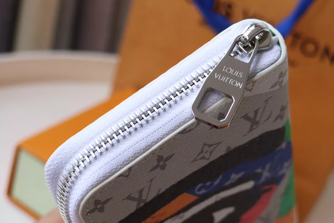 Louis Vuitton AAA Quality Card Case Classic 6785 - Image 4