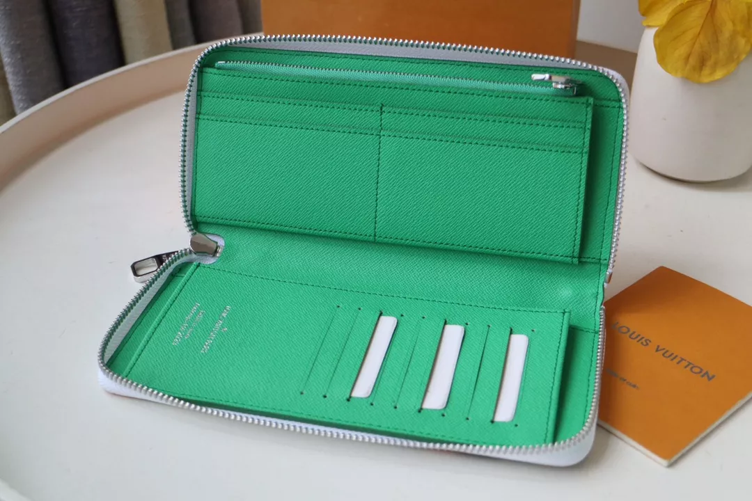 Louis Vuitton AAA Quality Card Case Classic 6785 - Image 5