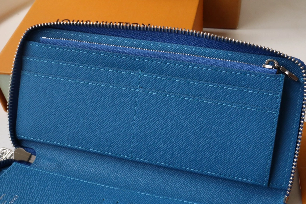 Louis Vuitton AAA Quality Card Case DailyWear 5825 - Image 6