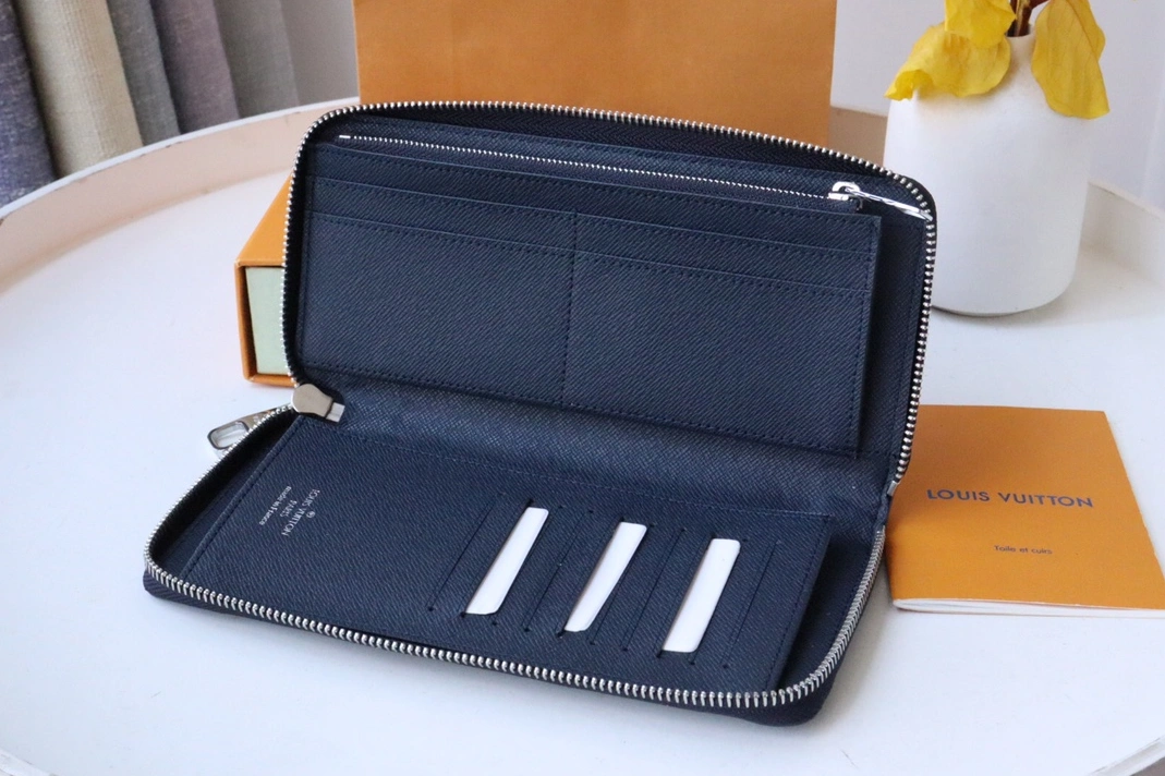 Louis Vuitton AAA Quality Card Case Durable 5715 - Image 5