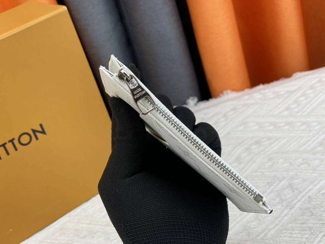 Louis Vuitton AAA Quality Card Case For Unisex Functional 3562 - Image 3