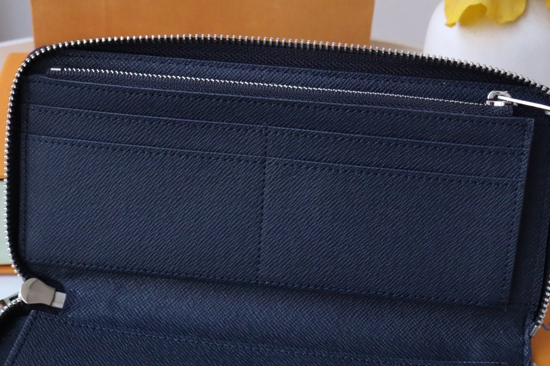 Louis Vuitton AAA Quality Card Case GoAnywhere 7789 - Image 6