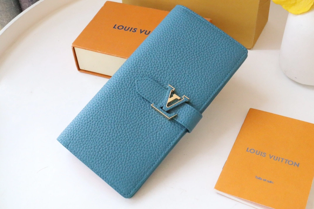 Louis Vuitton AAA Quality Card Case GoodFit 7364