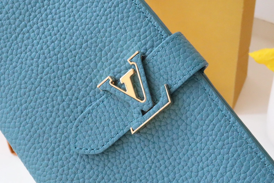 Louis Vuitton AAA Quality Card Case GoodFit 7364 - Image 4