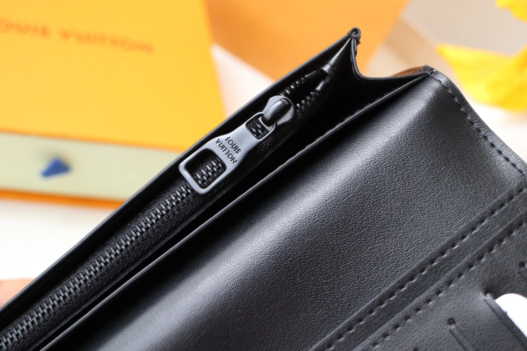 Louis Vuitton AAA Quality Card Case Versatile 7112 - Image 7