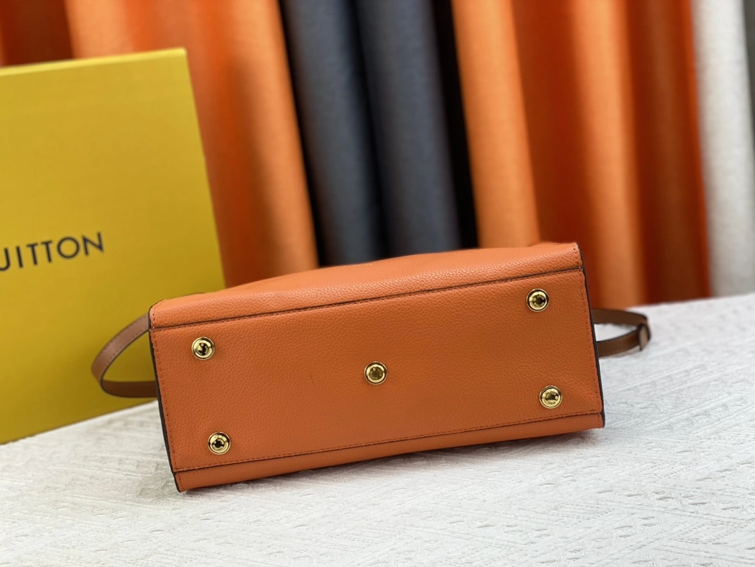 Louis Vuitton AAA Quality Handbags For Women AllSeason 7826 - Image 4