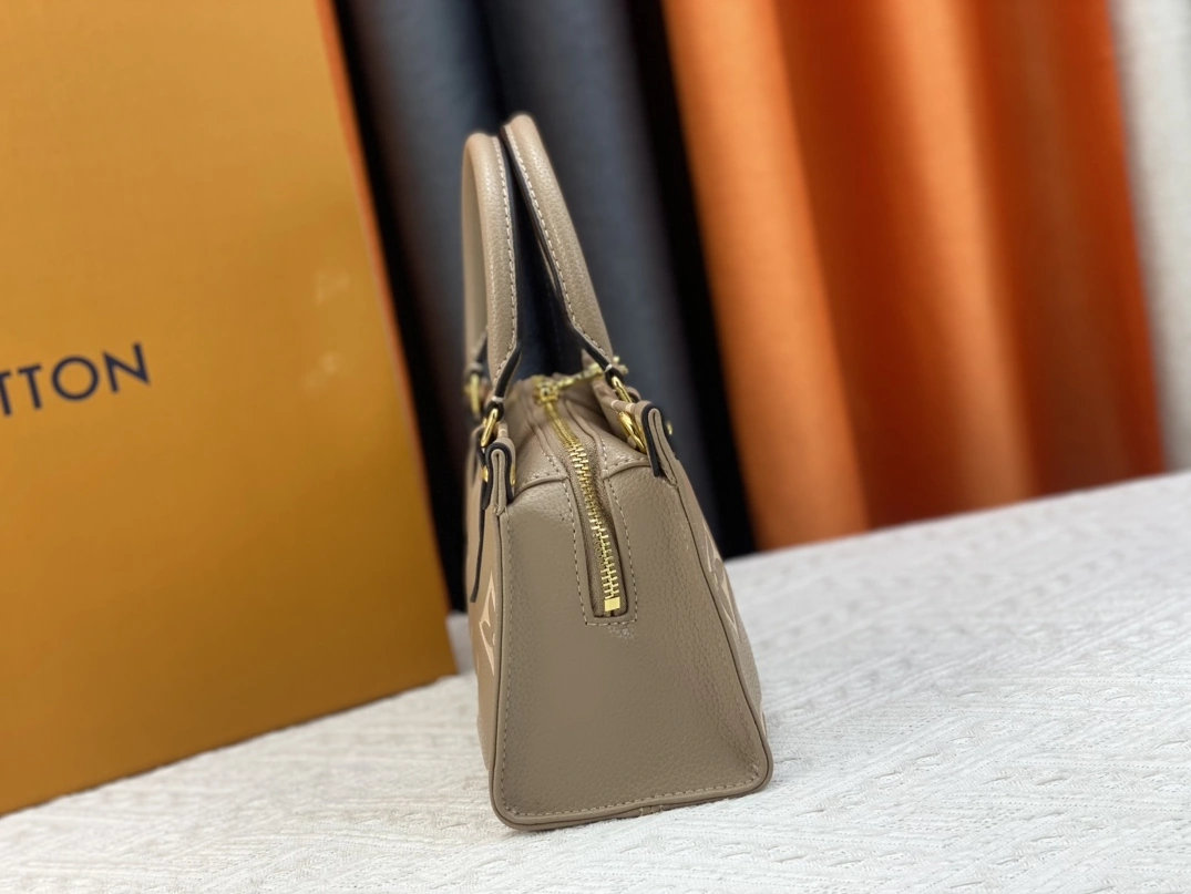 Louis Vuitton AAA Quality Handbags For Women Comfortable 403