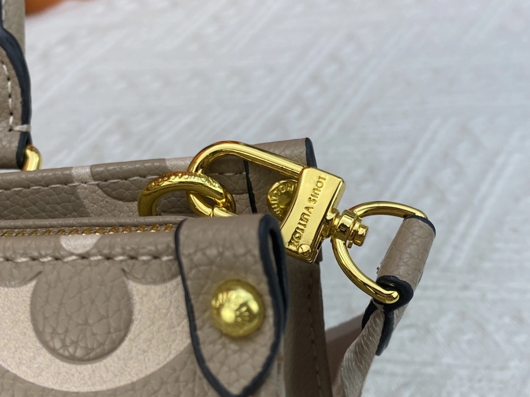 Louis Vuitton AAA Quality Handbags For Women Comfortable 403 - Image 4