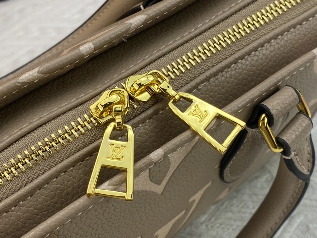 Louis Vuitton AAA Quality Handbags For Women Comfortable 403 - Image 6