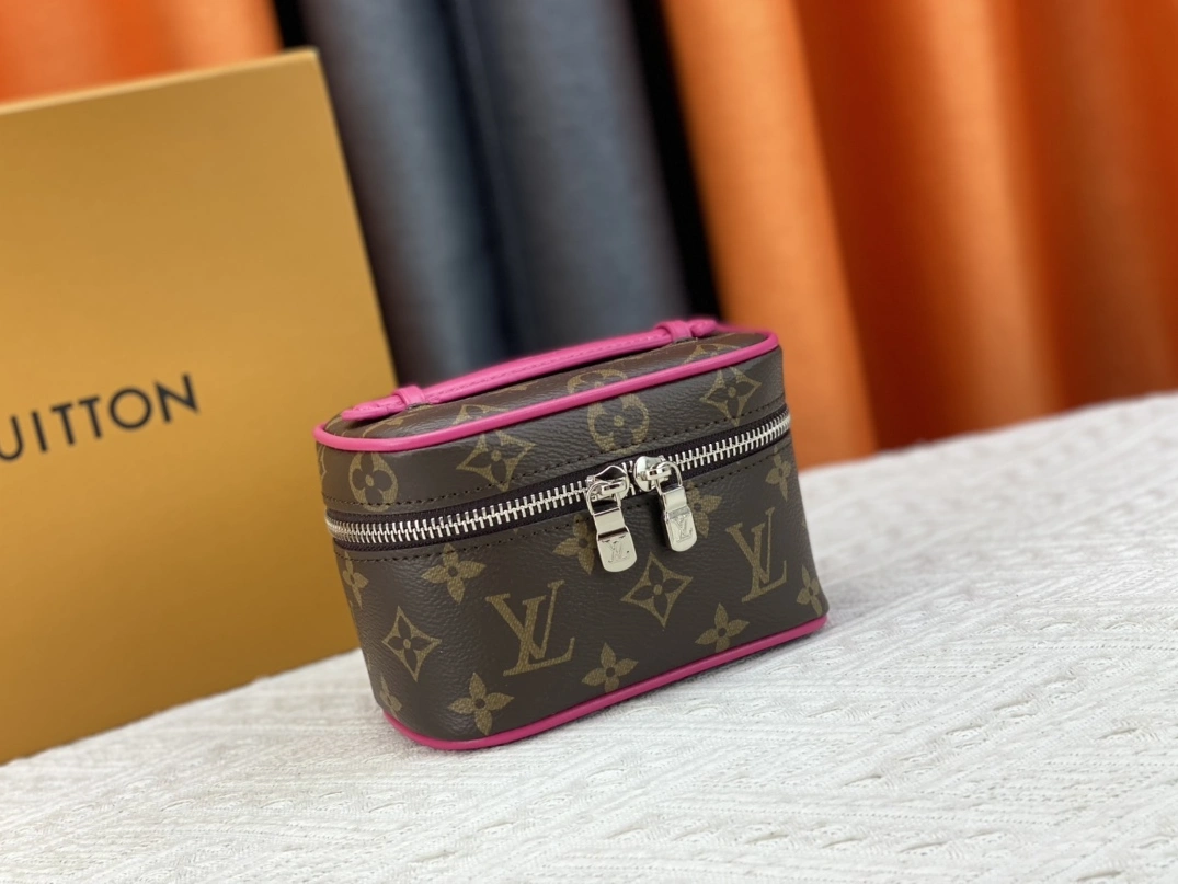 Louis Vuitton AAA Quality Handbags For Women Cozy 9570