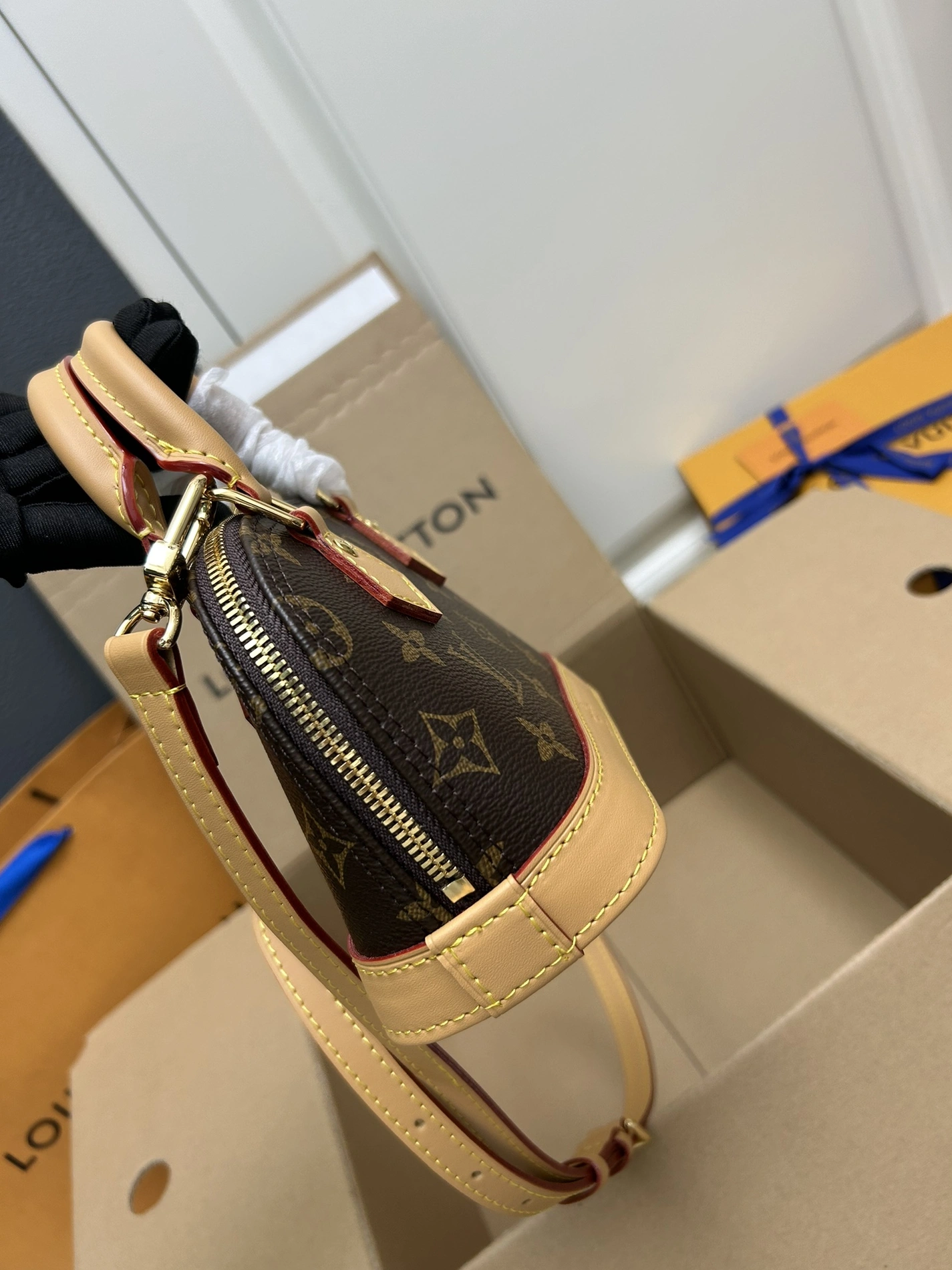 Louis Vuitton AAA Quality Handbags For Women HighQuality 9376 - Image 5