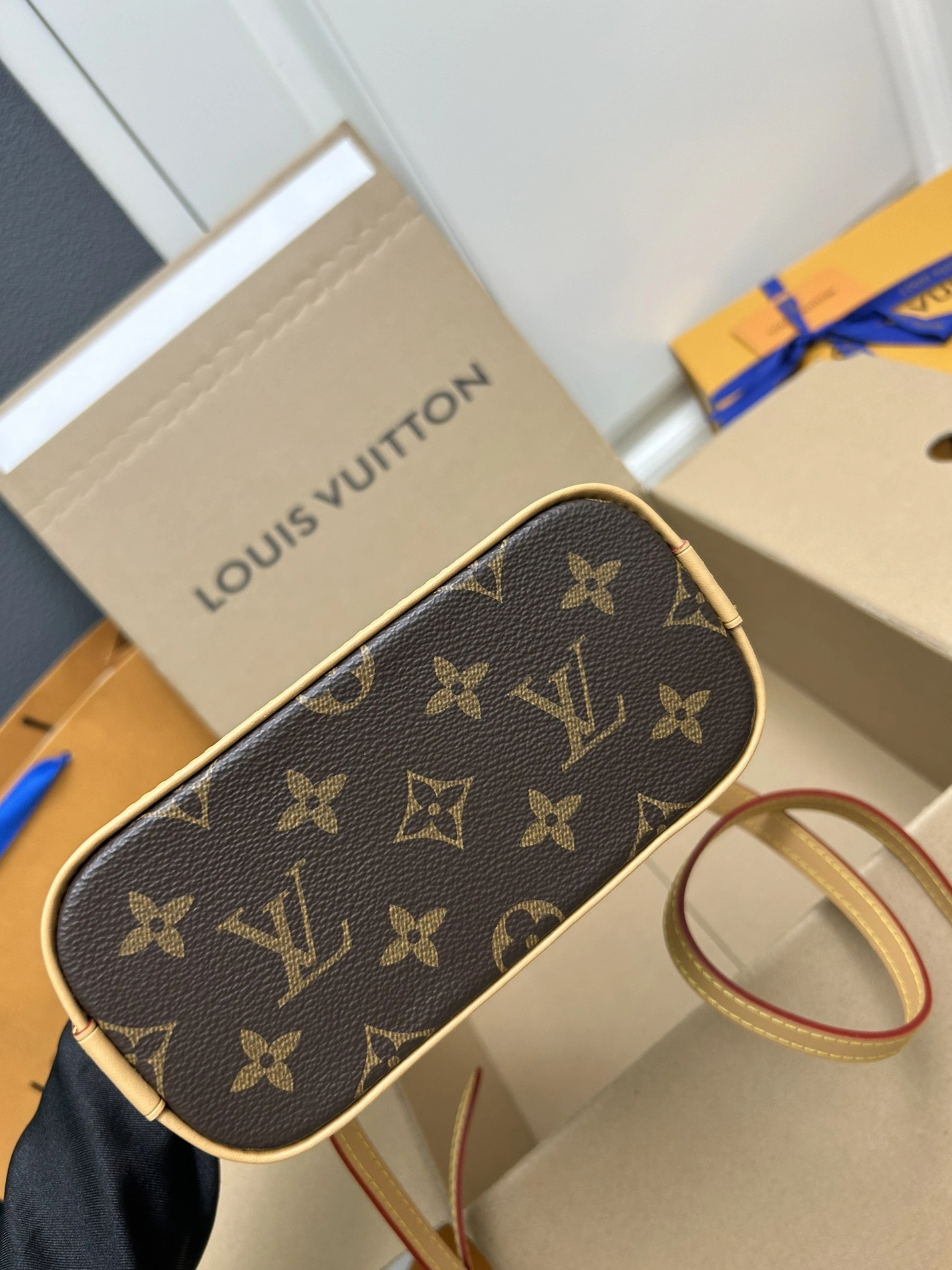 Louis Vuitton AAA Quality Handbags For Women HighQuality 9376 - Image 6