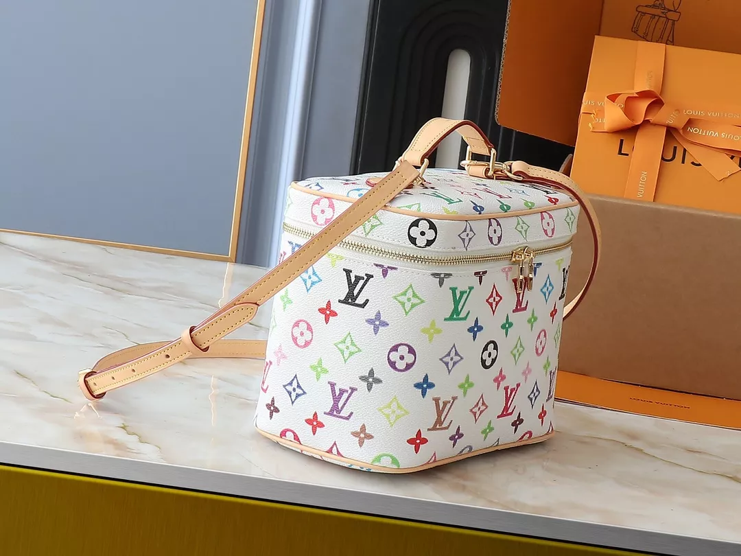 Louis Vuitton AAA Quality Handbags For Women Minimalist 3430