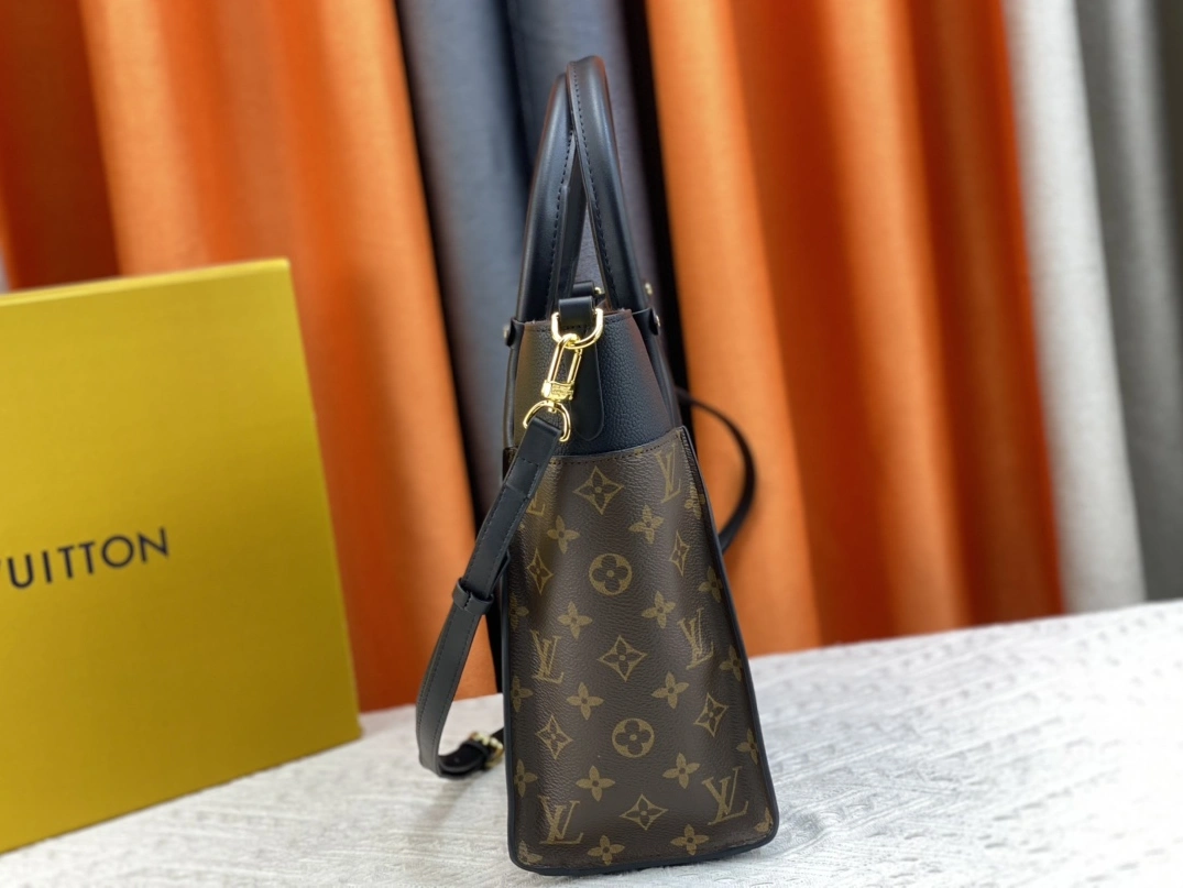 Louis Vuitton AAA Quality Handbags For Women Minimalist 9127