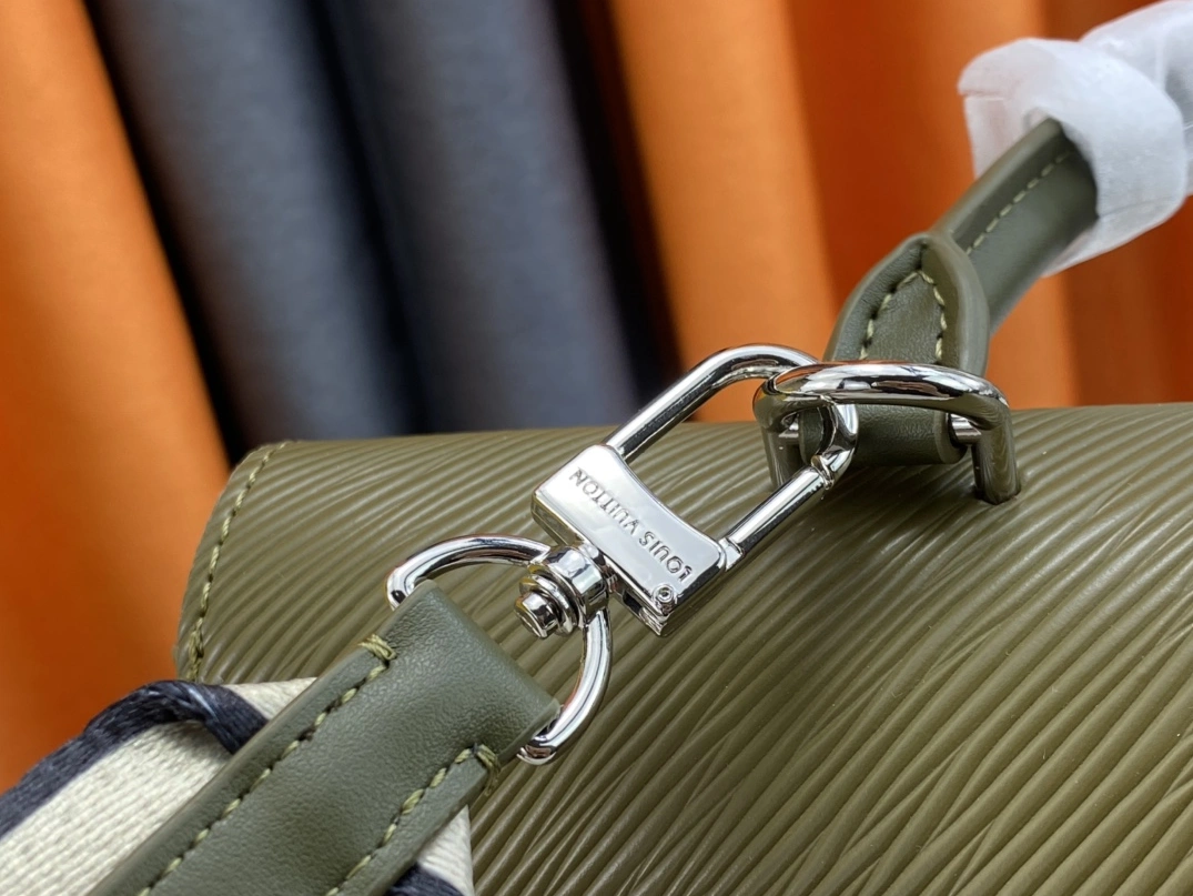 Louis Vuitton AAA Quality Handbags For Women Sleek 8697 - Image 6