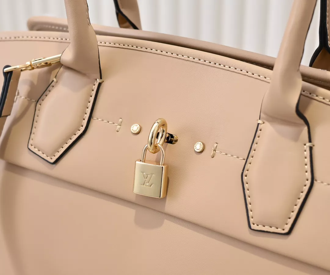 Louis Vuitton AAA Quality Handbags For Women Soft 1562 - Image 5