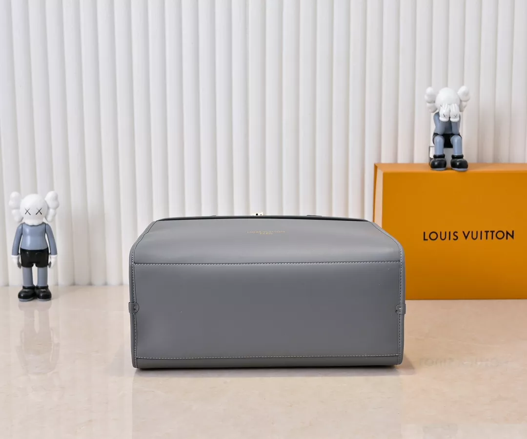 Louis Vuitton AAA Quality Handbags For Women Stylish 704 - Image 4