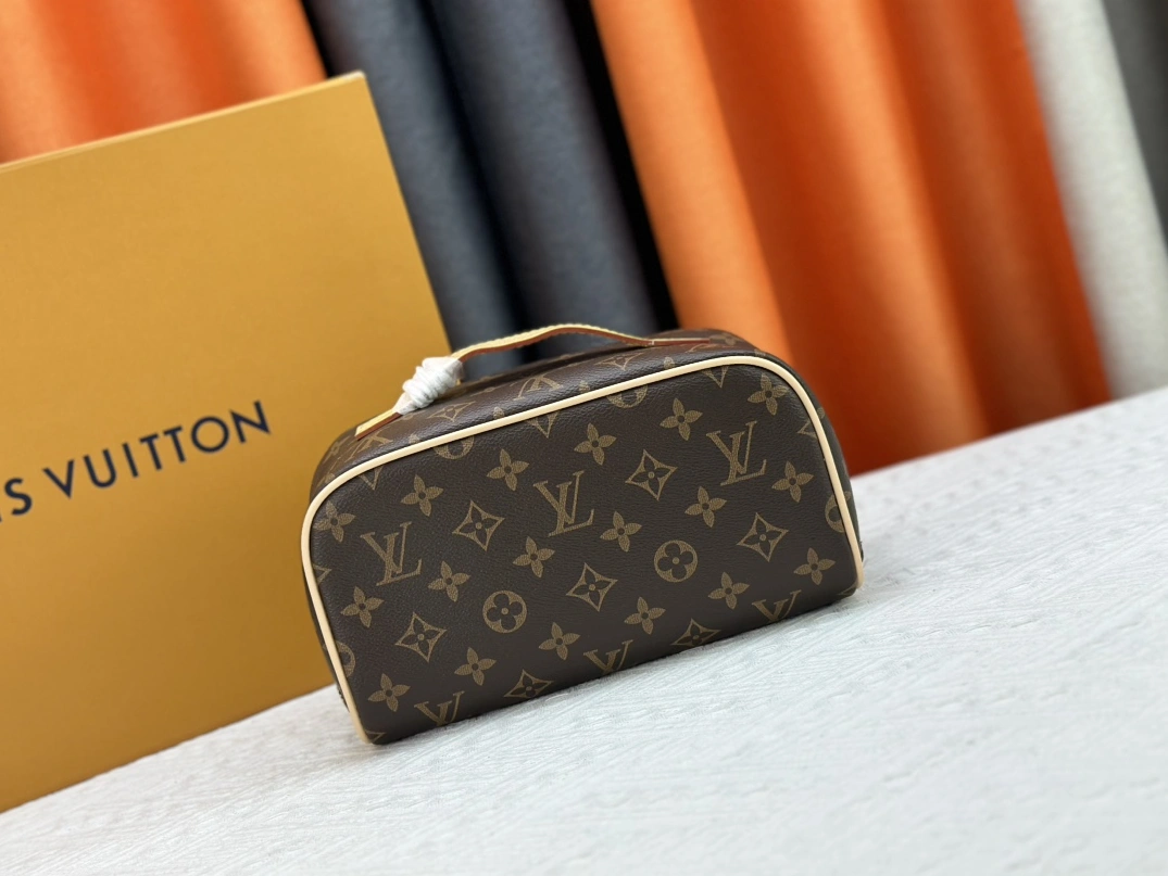 Louis Vuitton AAA Quality Handbags Functional 8892 - Image 3