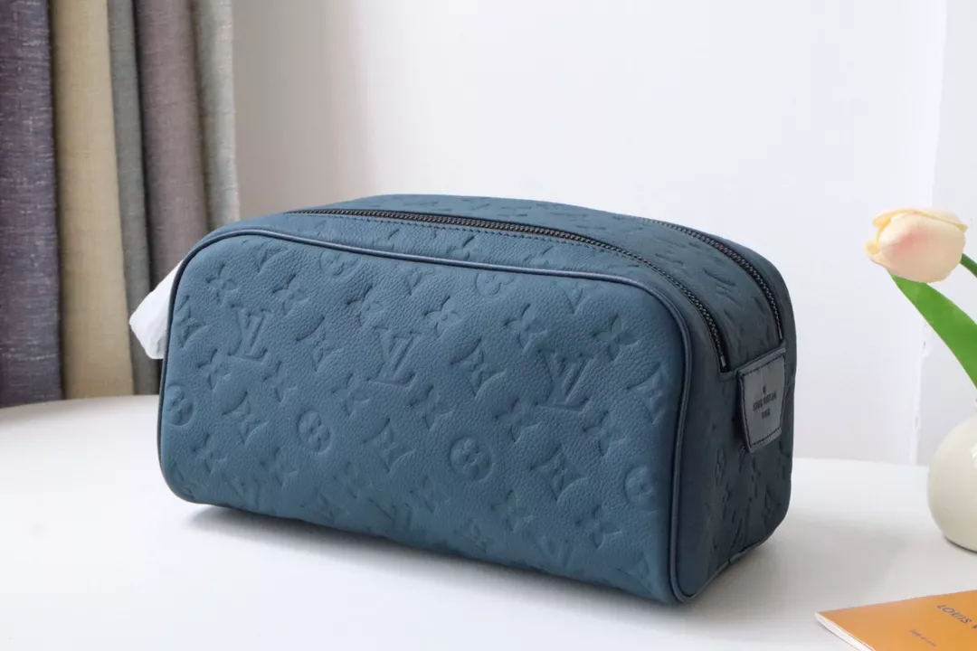 Louis Vuitton AAA Quality Handbags Stylish 4283