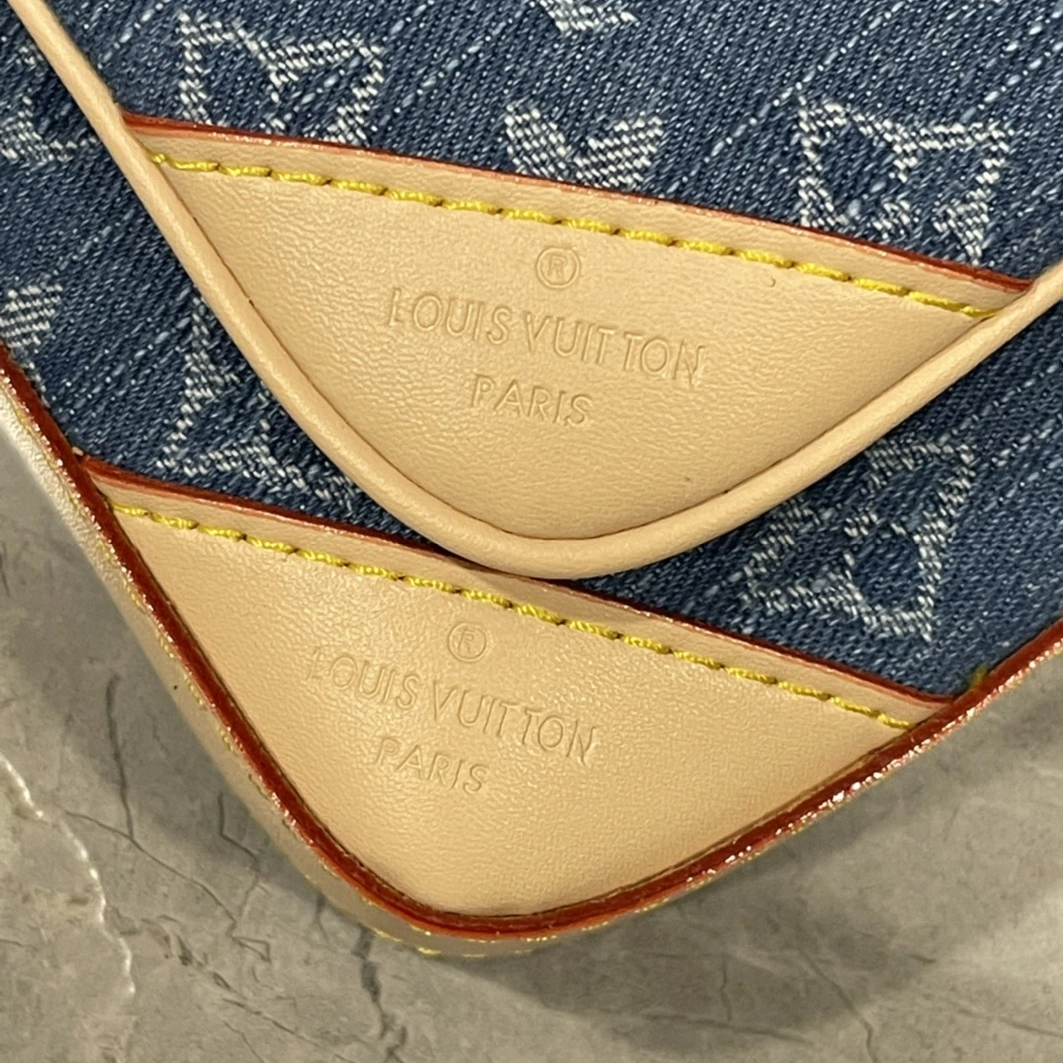 Louis Vuitton AAA Quality Messenger Bags For Unisex AllSeason 2371 - Image 7