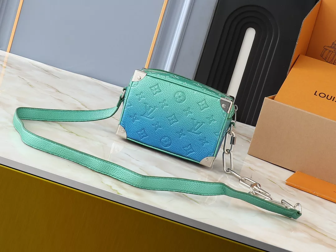 Louis Vuitton AAA Quality Messenger Bags For Unisex Elegant 4233 - Image 3