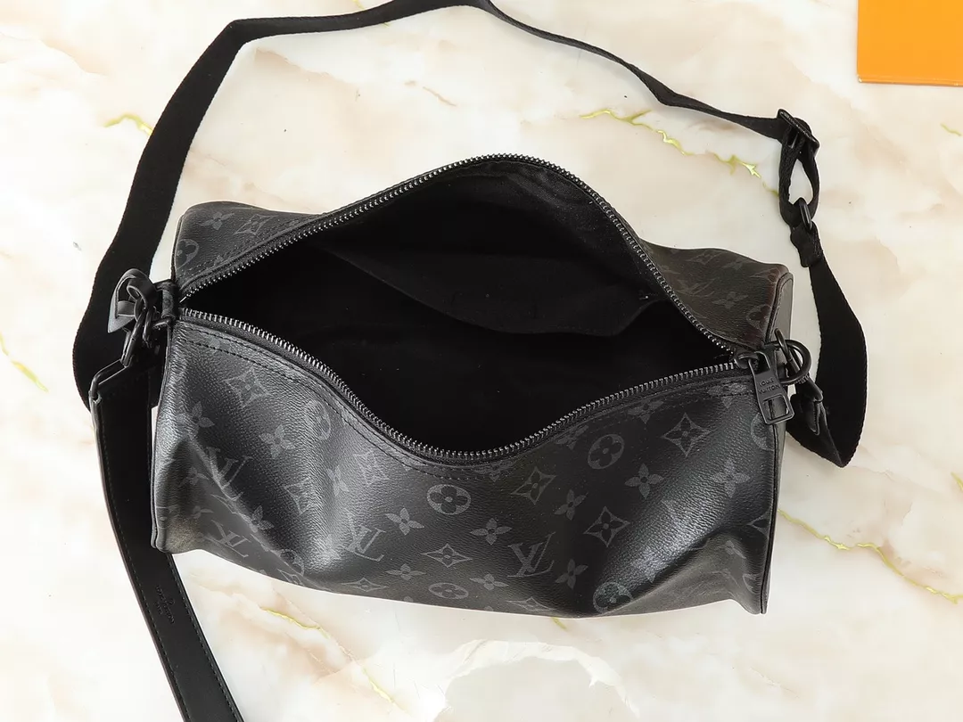 Louis Vuitton AAA Quality Messenger Bags For Unisex Unique 1529 - Image 8