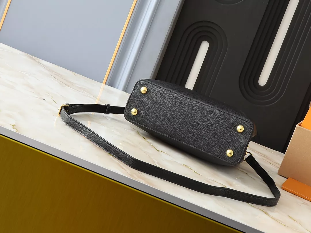 Louis Vuitton AAA Quality Messenger Bags For Women Affordable 6008 - Image 4