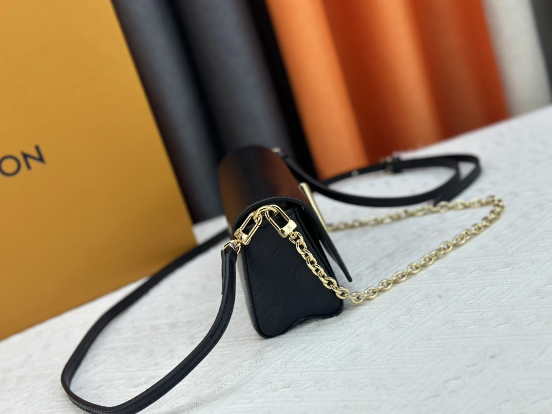 Louis Vuitton AAA Quality Messenger Bags For Women Comfortable 6256 - Image 3