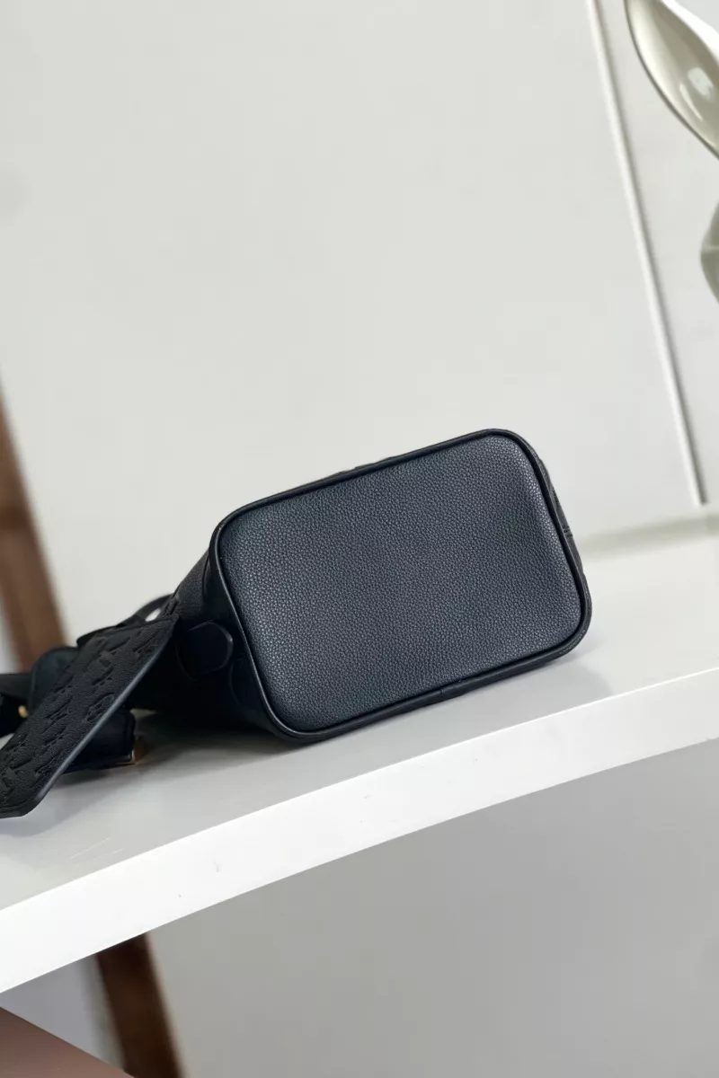 Louis Vuitton AAA Quality Messenger Bags For Women Compact 1145 - Image 4