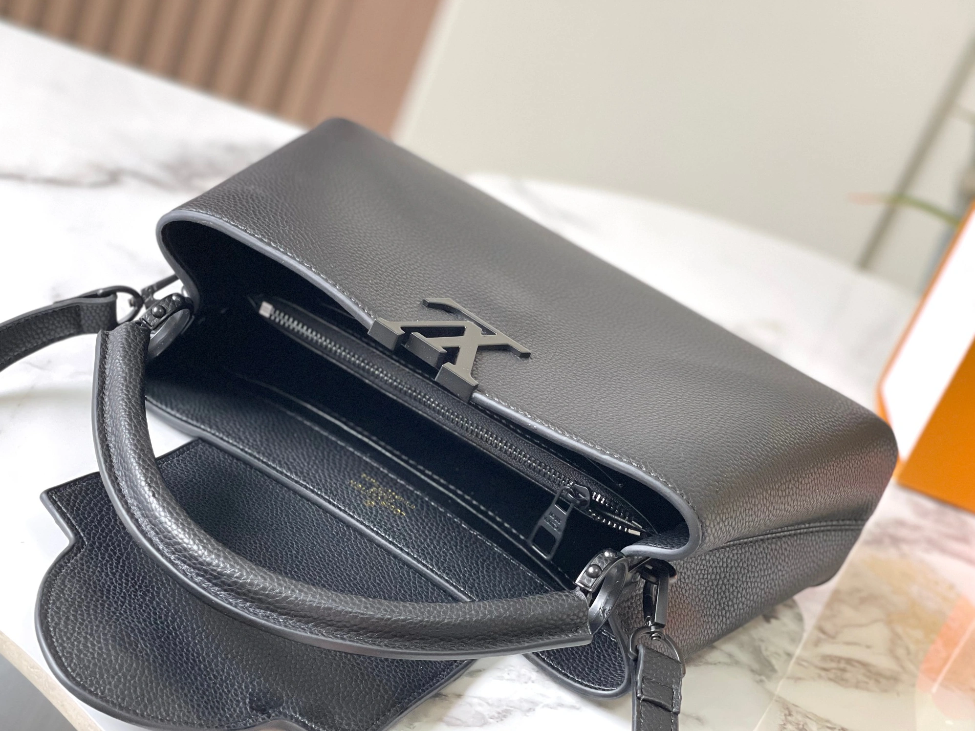 Louis Vuitton AAA Quality Messenger Bags For Women Cozy 223 - Image 8