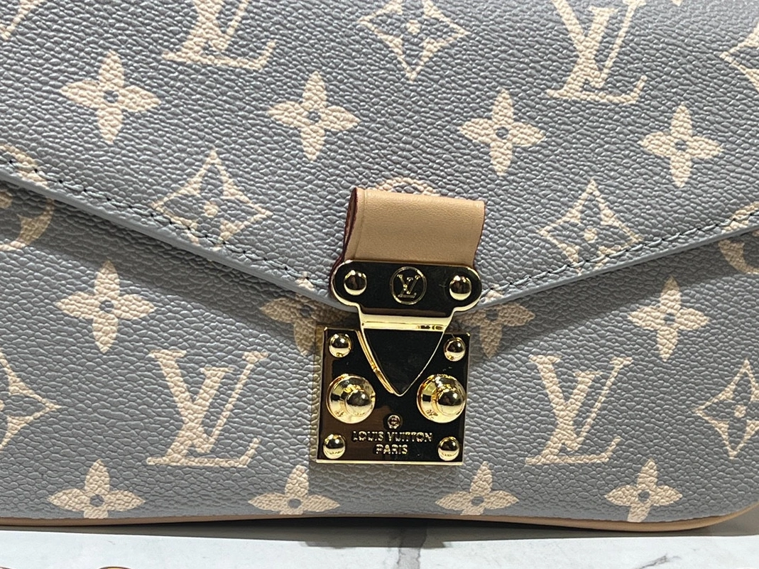 Louis Vuitton AAA Quality Messenger Bags For Women Cozy 2599 - Image 5