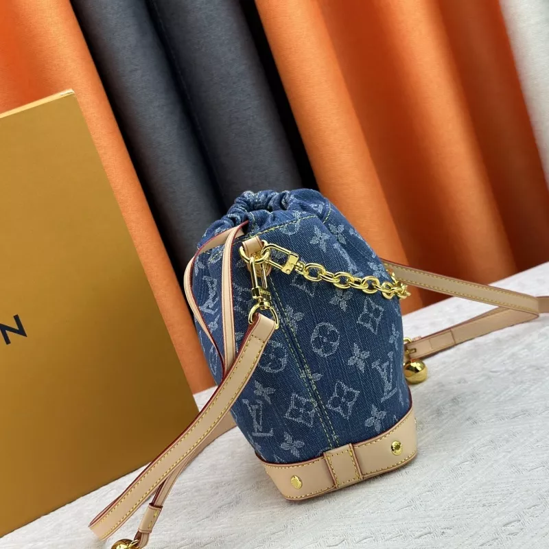 Louis Vuitton AAA Quality Messenger Bags For Women Elegant 7148 - Image 3