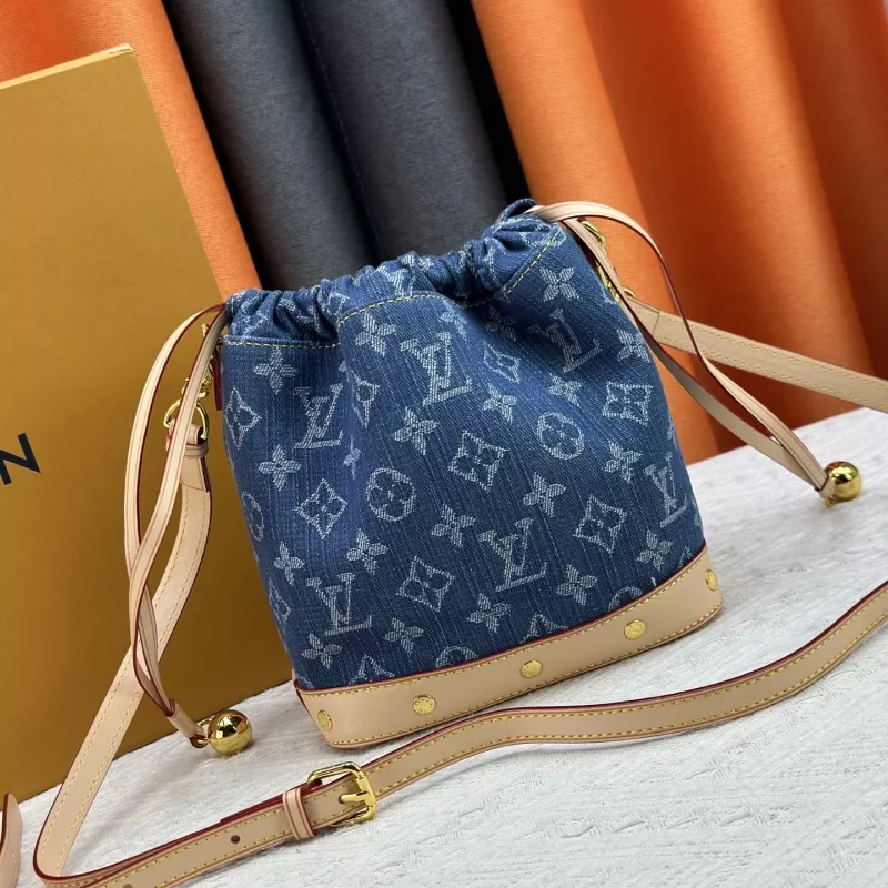 Louis Vuitton AAA Quality Messenger Bags For Women Elegant 7148 - Image 4